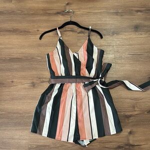 Women's Striped V Neck Romper w/Belt. Size Small.